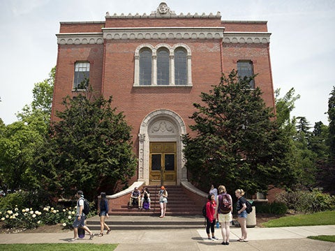 Students in front of Chapman Hall Students in front of Chapman Hall