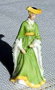 Lady of 1415 in yellow green gown with yellow trim and yellow medieval hat.