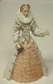 Lady of 1585 in Elizabethan gown. 