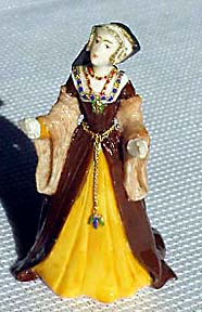 Lady of 1535 in brown and gold gown.